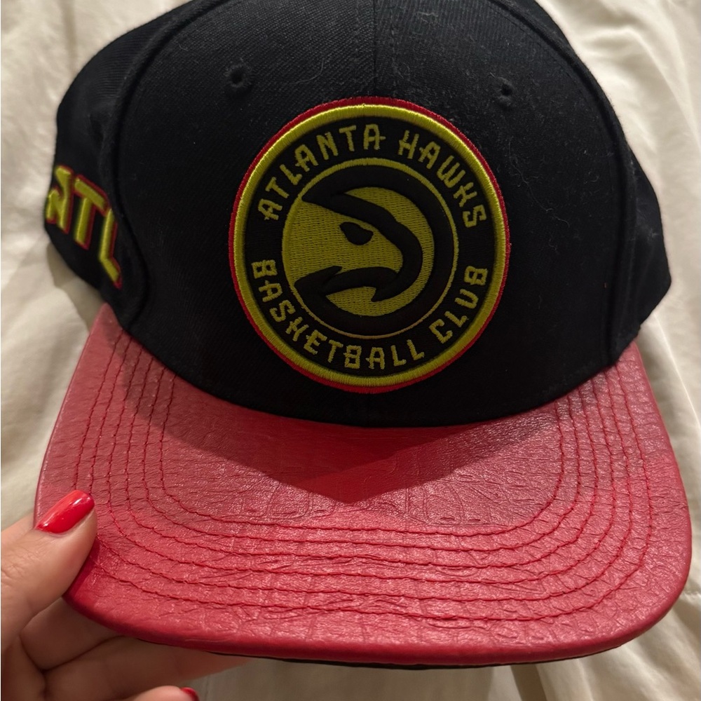 Atlanta Hawks Black and Red Cap